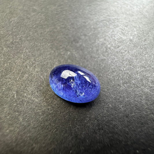 Discover the Captivating Allure of this Tanzanite Cabochon 14,2 x 10,0mm