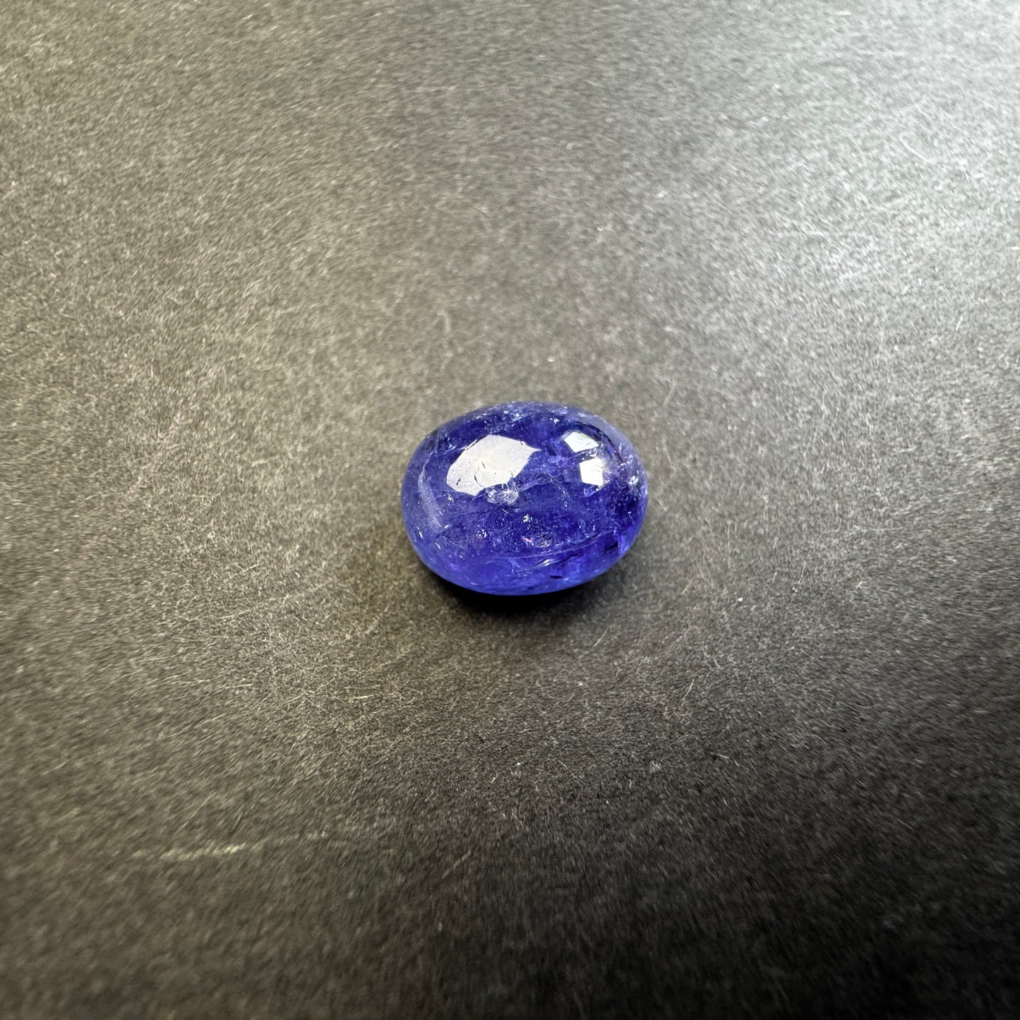 Get ready to be dazzled by this stunning Tanzanite gemstone! 10,98cts
