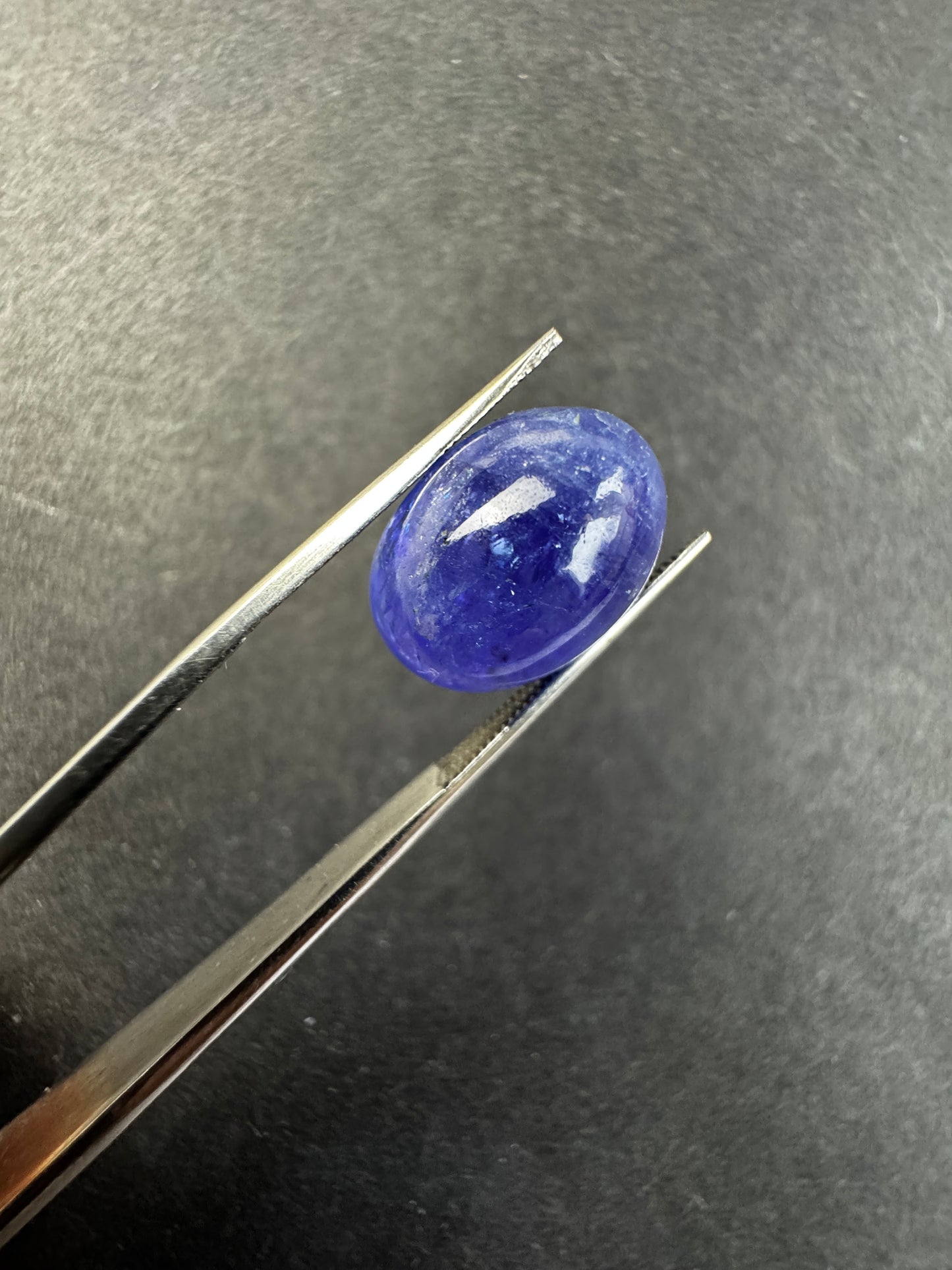 Get ready to be dazzled by this stunning Tanzanite gemstone! 10,98cts