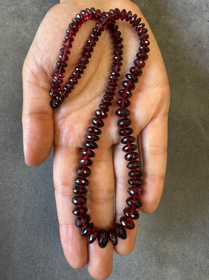Natur-Granat-Kette, facettierte, größenverlaufende Perlen, 243,5cts – 43cm