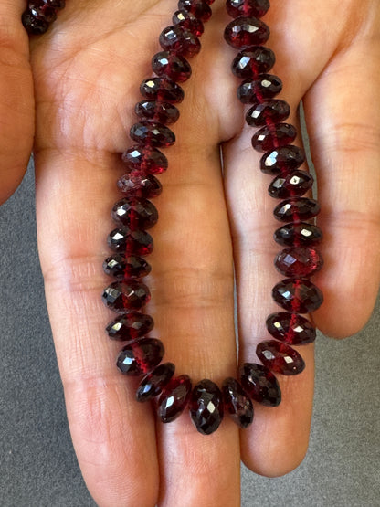 Natur-Granat-Kette, facettierte, größenverlaufende Perlen, 243,5cts – 43cm