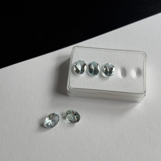 Exquisiter Edelstein! Leuchtend blauer Aquamarin oval facettiert ca. 8,8mm bis 11x9 mm