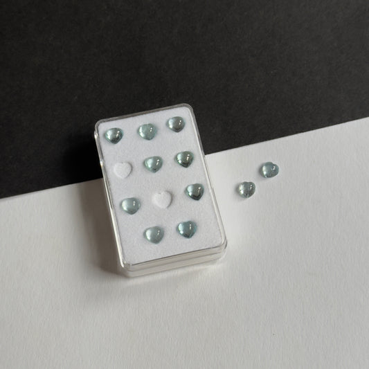 Prächtiger herzförmiger Aquamarin-Cabochon