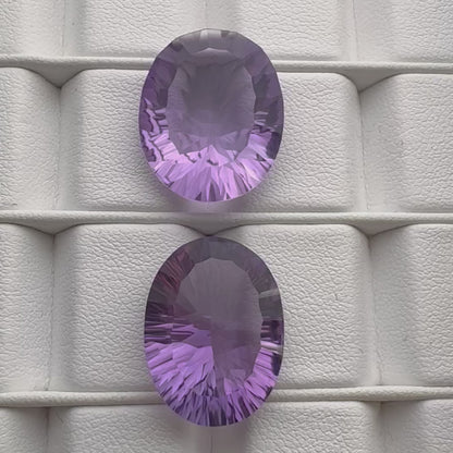 Violetter Amethyst, oval facettiert — Wählen Sie Ihren Stein — EB000130