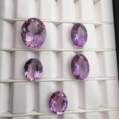 Tiefvioletter facettierter Oval-Amethyst — Wählen Sie Ihren Stein — EB000074