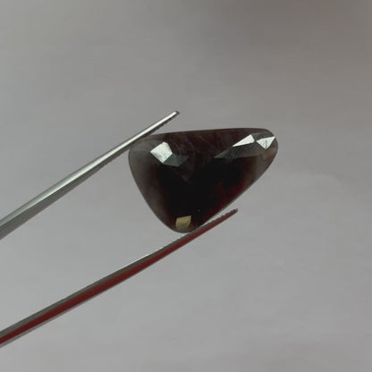 Schwarzer Saphir, Phantasieschliff, Paar, 37,76 Karat