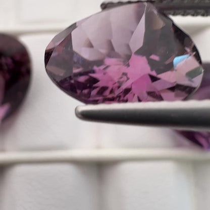 Violetter Amethyst Trillion facettiert — Wählen Sie Ihren Stein — EB000159