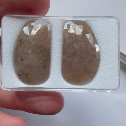 Braunes Saphir-Paar im Fantasieschliff, 5 2,56 ct