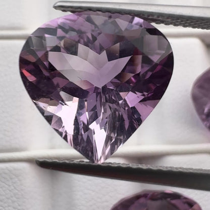 Fliederfarbener Amethyst-Anhänger im Trillion-Schliff — Wählen Sie Ihre Option