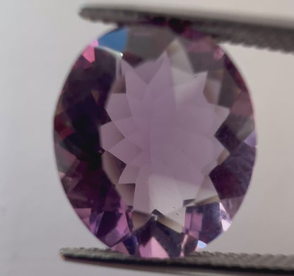 Violetter Amethyst, oval facettiert — Wählen Sie Ihren Stein — EB000170