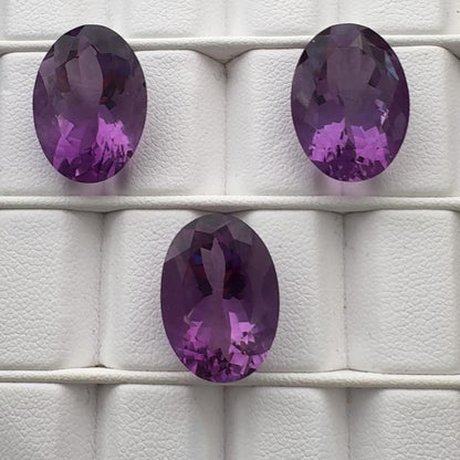 Tiefvioletter Amethyst, oval facettiert — Wählen Sie Ihren Stein — EB000157