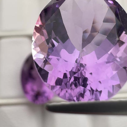 Tiefvioletter Amethyst, oval facettiert — Wählen Sie Ihren Stein — EB000146