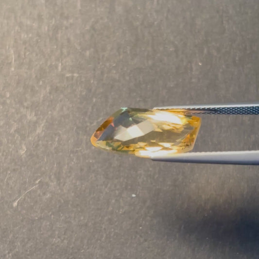 Citrine Lemon Yellow Elaborate Cut Faceted Top Quality 8,10 Carats