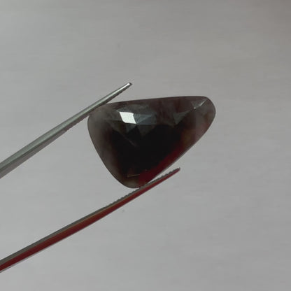 Schwarzer Saphir, Phantasieschliff, Paar, 37,76 Karat