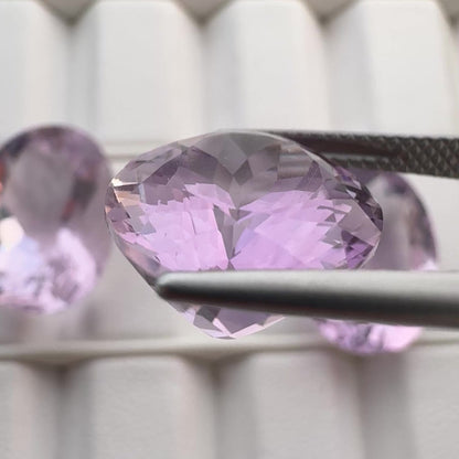 Violetter Amethyst, oval facettiert — Wählen Sie Ihren Stein — EB000149
