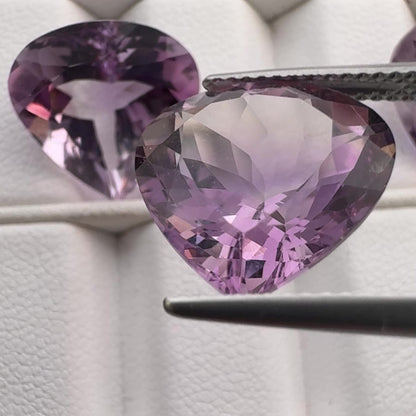Fliederfarbener Amethyst-Anhänger im Trillion-Schliff — Wählen Sie Ihre Option