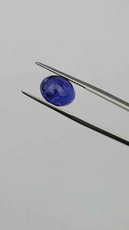Blauer Tansanit, ovaler Cabochon, 5,68 ct, 11 × 9 mm