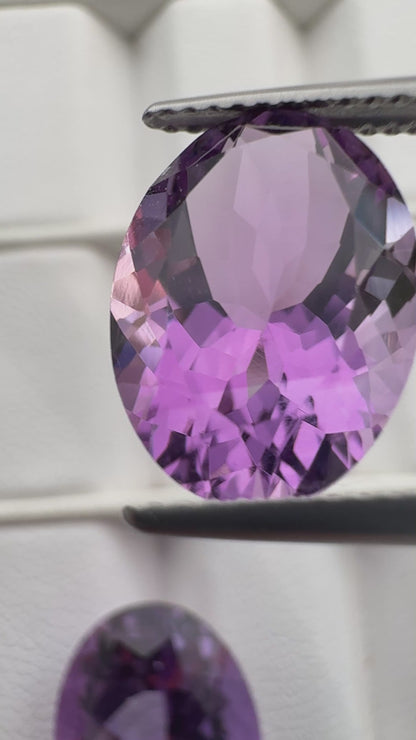 Tiefvioletter Amethyst, oval facettiert — Wählen Sie Ihren Stein — EB000157