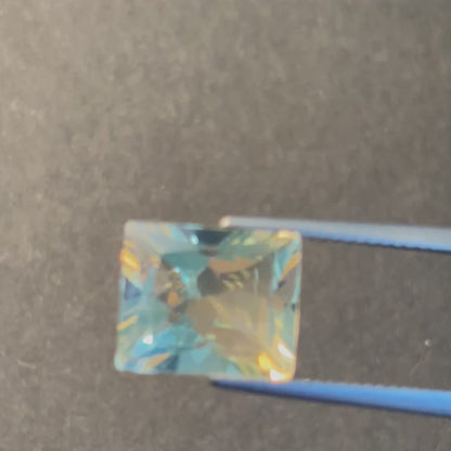 Gelber Citrin im Kissenschliff, facettiert, 6,02 ct, 12 × 10 mm