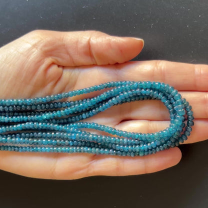 Blauer Apatit Rondelle Perlenstrang, 42 cm, 3,5–4 mm