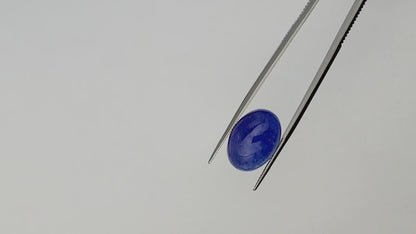 Blauer Tansanit im ovalen Cabochonschliff, 18,80 ct, 18,7 × 13,5 mm