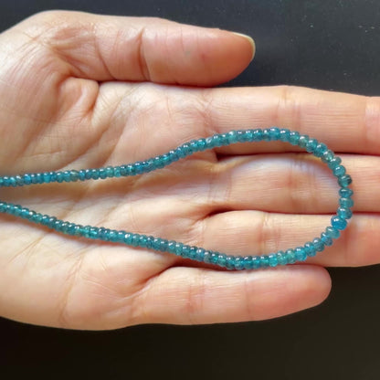 Blaues Apatit Rondell Perlenstrang, 42 cm, 3,2–4,2 mm