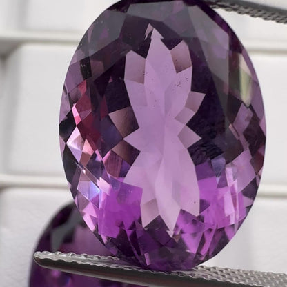 Violetter Amethyst, oval facettiert — Wählen Sie Ihren Stein — EB000154