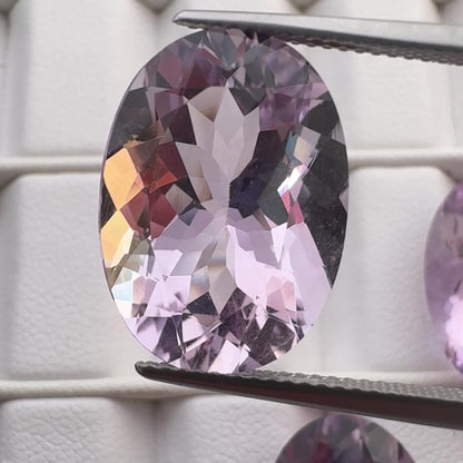 Violetter Amethyst, oval facettiert — Wählen Sie Ihren Stein — EB000149